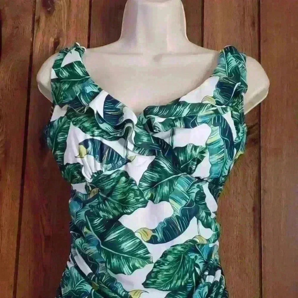 NWOT Ruffles One Piece Swimsuit - Picture 6 of 7